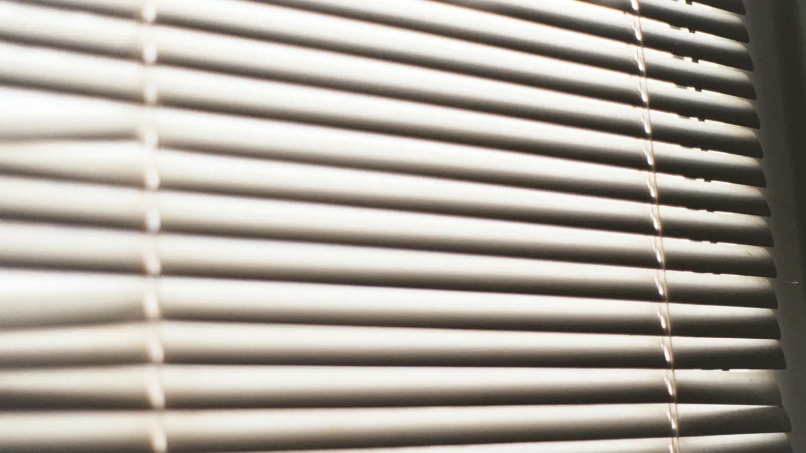 Cleaning blinds without ruining them